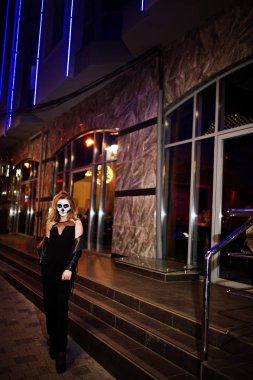 Cadılar Bayramı kafatası makyaj kız giyim siyah gece CI sokak