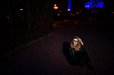 Cadılar Bayramı kafatası makyaj kız giyim siyah gece CI sokak