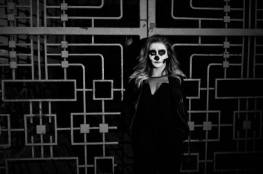 Cadılar Bayramı kafatası makyaj kız giyim siyah gece CI sokak