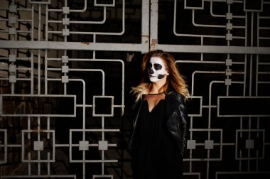 Cadılar Bayramı kafatası makyaj kız giyim siyah gece CI sokak