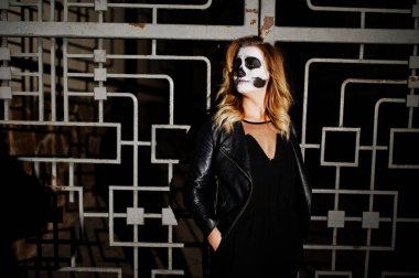 Cadılar Bayramı kafatası makyaj kız giyim siyah gece CI sokak