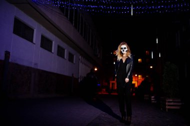 Cadılar Bayramı kafatası makyaj kız giyim siyah gece CI sokak