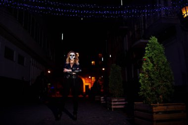 Cadılar Bayramı kafatası makyaj kız giyim siyah gece CI sokak