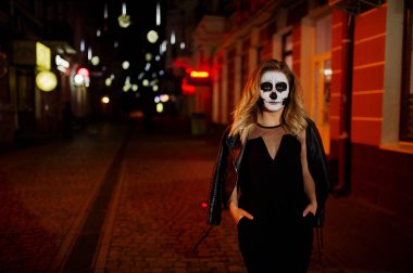 Cadılar Bayramı kafatası makyaj kız giyim siyah gece CI sokak