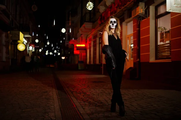 Cadılar Bayramı kafatası makyaj kız giyim siyah gece CI sokak