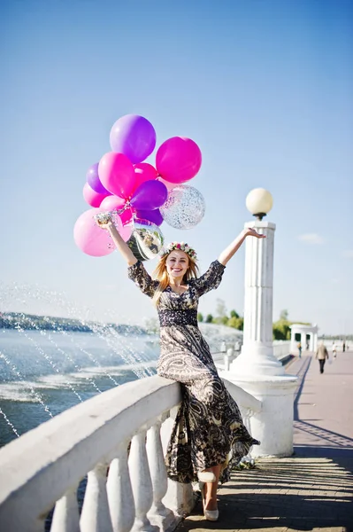 Girl blonde with balloons at hen party against lake. — Stock Photo, Image