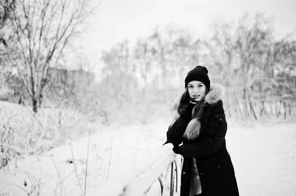 Beautiful brunette girl in winter warm clothing. Model on winter — Stock Photo, Image
