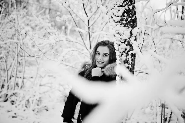 Beautiful brunette girl in winter warm clothing. Model on winter — Stock Photo, Image