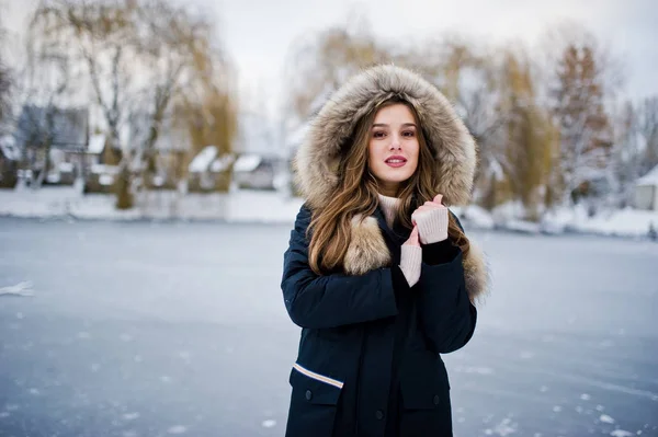 Beautiful brunette girl in winter warm clothing. Model on winter — Stock Photo, Image
