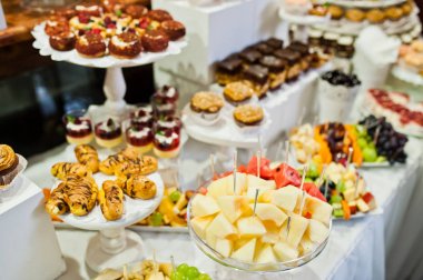 Çok renkli snacks farklı düğün bu çok çeşitli