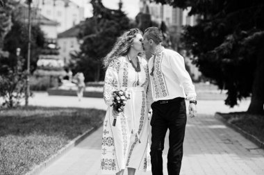 Güzel düğün çift kumaş işlemeli geleneksel Ukrayna