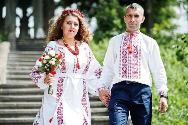 Lovely couple in ukrainian traditional embroidered clothing walk — Stock Photo, Image