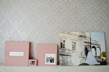 Yumuşak pembe düğün photobook veya fotoğraf albümü, kutu ve cd kutusunun.