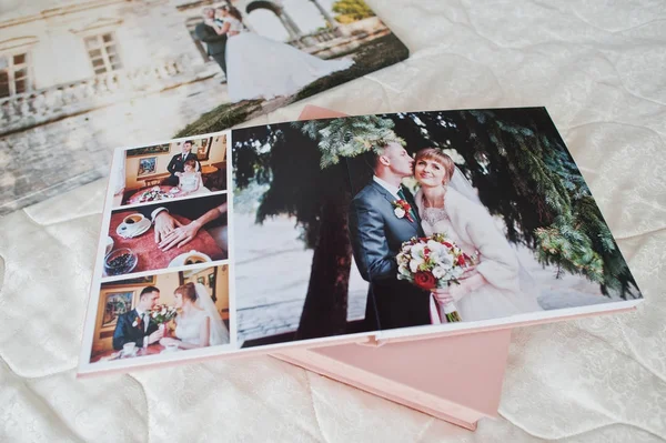 Pages with wedding photos of a photobook or photo album on bed. — Stock Photo, Image