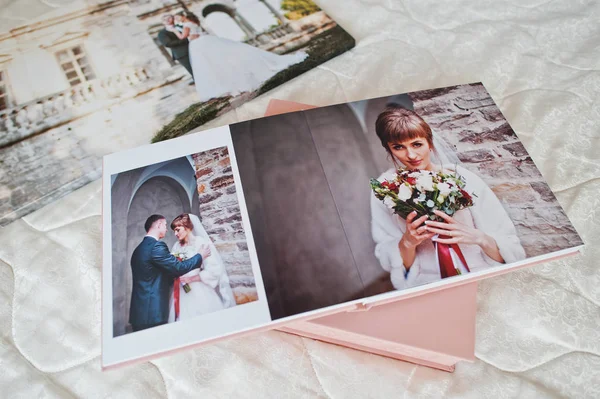 Pages with wedding photos of a photobook or photo album on bed. — Stock Photo, Image