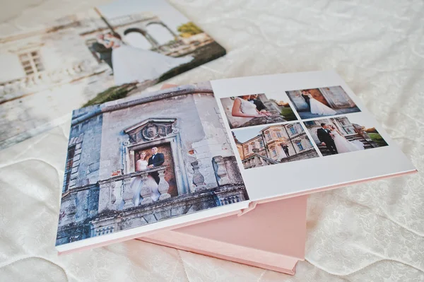 Pages with wedding photos of a photobook or photo album on bed. — Stock Photo, Image