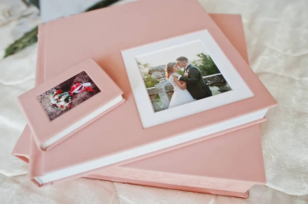 Doux album photo de mariage rose ou album photo, boîte, et cd case l — Photo
