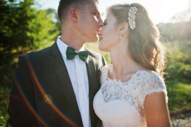 Romantik düğün kaç sarılma ve ülkede elele