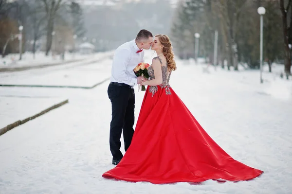 Amazing couple in winter fairytale forest in love. Girl in red b — Stock Photo, Image