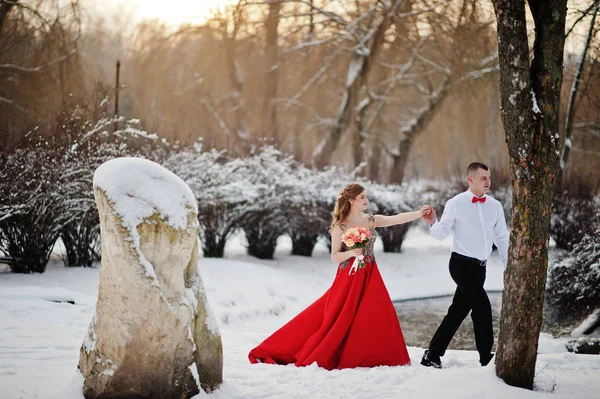 Amazing couple in winter fairytale forest in love. Girl in red b — Stock Photo, Image