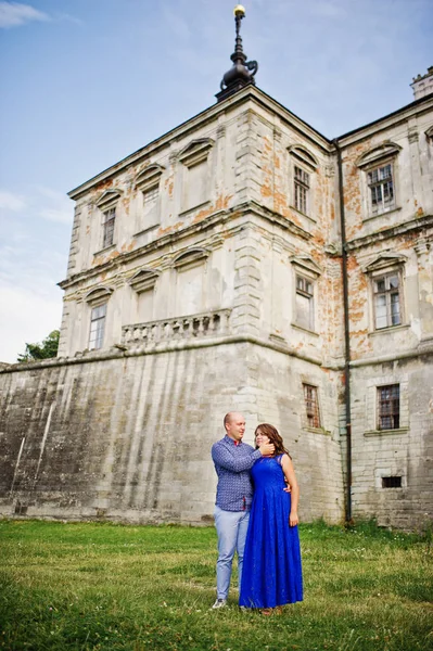 Lovely couple in love against old castle. Girl in blue dress. — Stock Photo, Image