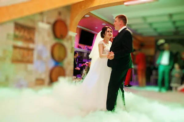 Happy young wedding couple dancing their first dance with differ — Stock Photo, Image