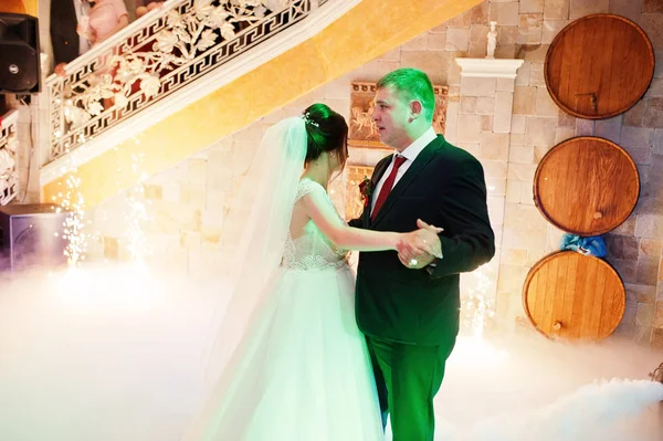 Happy young wedding couple dancing their first dance with differ — Stock Photo, Image