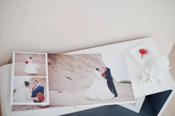 Pages of elegant photobook or wedding album on a small table. — Stock Photo, Image