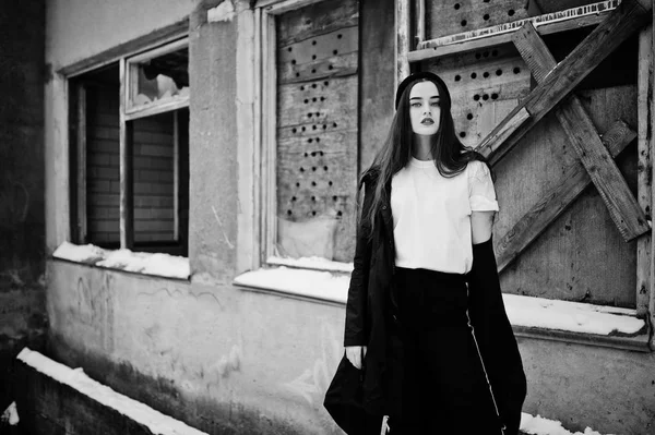 Fashionable long legs brunette model in long black cloak posed o — Stock Photo, Image