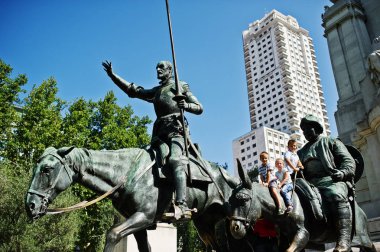 Madrid, İspanya - 24 Ağustos, 2017: Miguel de Cervantes için anıt