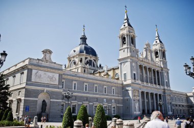 Madrid, İspanya - 24 Ağustos, 2017: Almudena Katedrali kilise Ma