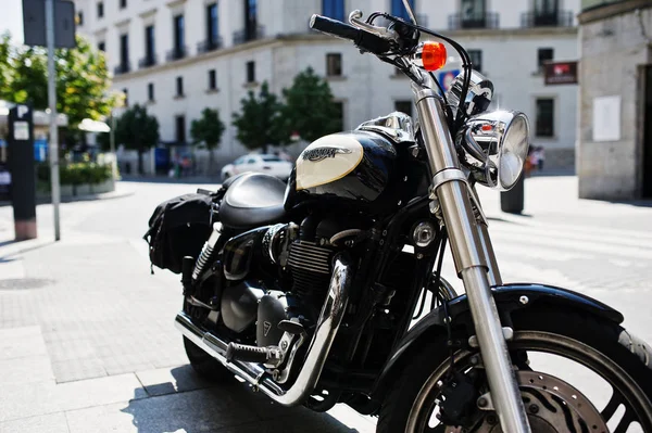 Madrid, spanien - 24. august 2017: Triumph des schwarzen motorrads auf der — Stockfoto