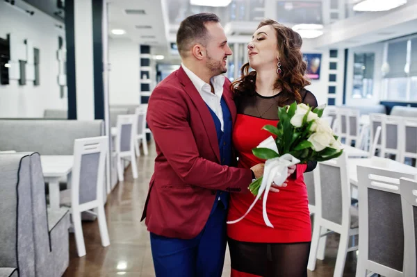 Couple in red love each other at restaurant indoor. — Stock Photo, Image