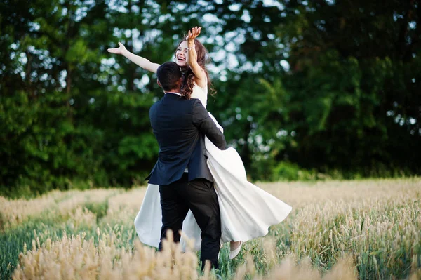 Loving wedding couple at the field of wheat . — стоковое фото