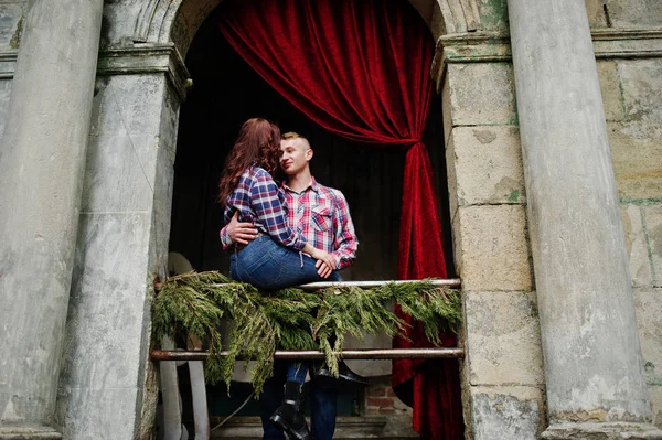 Elegante pareja llevar en camisa a cuadros en el amor juntos . — Foto de Stock