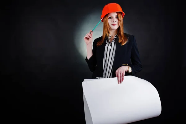 Inżynier Kobieta w orange chronić kask z papieru budowlane — Zdjęcie stockowe