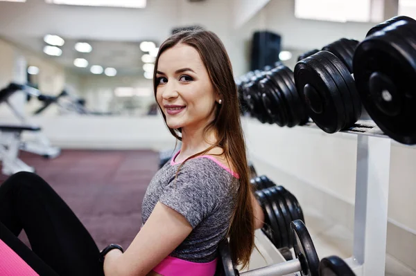 Junge Brünette Sexy Schlanke Mädchen Beim Training Fitnessstudio Sportlich Schönes — Stockfoto