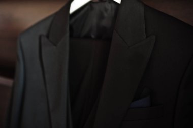 Damat sabahında şık erkek gelinliği..