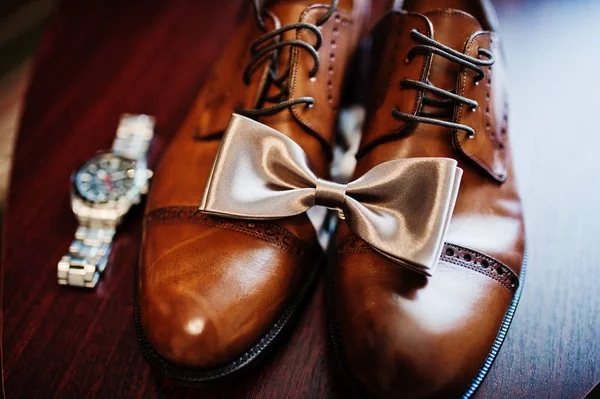 Элегантные мужские свадебные туфли на утро жениха . — стоковое фото