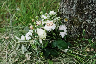 Güzel modern ve zarif düğün buketi.