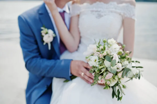 Bellissimo bouquet da sposa moderno ed elegante . — Foto Stock