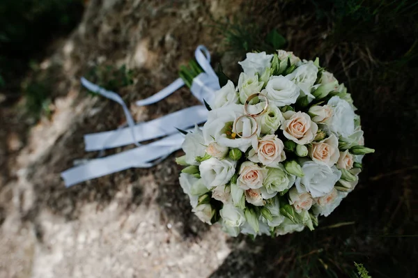 Krásná moderní a elegantní svatební kytice. — Stock fotografie
