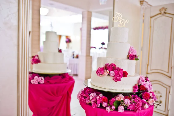 Vackra bröllop set dekoration i restaurangen. Chic bröllop — Stockfoto