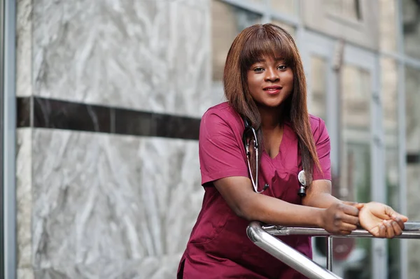 African American Female Doctor Red Lab Uniform Stethoscope Medicine Profession — Stock Photo, Image