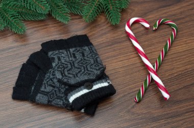 Noel kompozisyon. Yeni yıl. şeker kamışı. ahşap arka plan üzerinde.