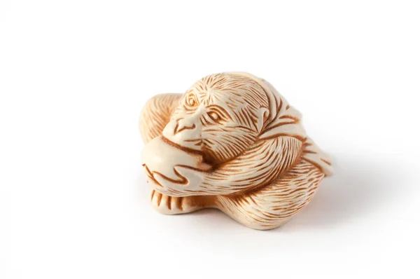 モンキーキング 孫悟空 長い人生と正しい選択の象徴です 武道の守護者 猿は桃を食べる 白地に隔離されてる — ストック写真