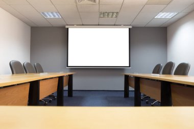 konferans salonunda ekran yukarı alay