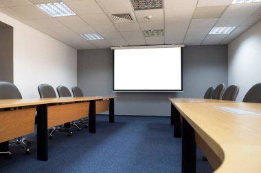 beyaz ekran yukarı sahte konferans salonu