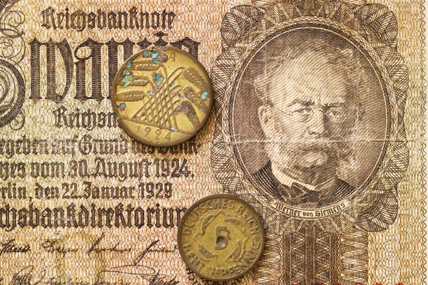 Parte della vecchia banconota di occupazione tedesca cinque Reichsmark — Foto Stock