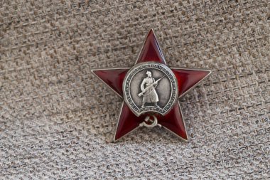 Eski bir geçmişe sahip nadir Sovyet askerî düzeni. Kızıl Yıldız siparişi